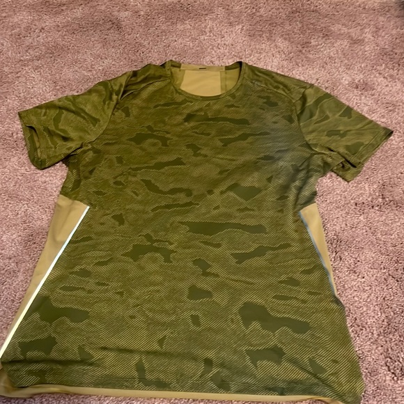 Lululemon Men’s shirt - Picture 1 of 4